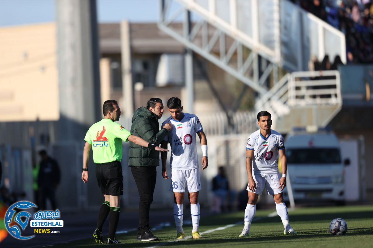 دیدار گل گهر و استقلال