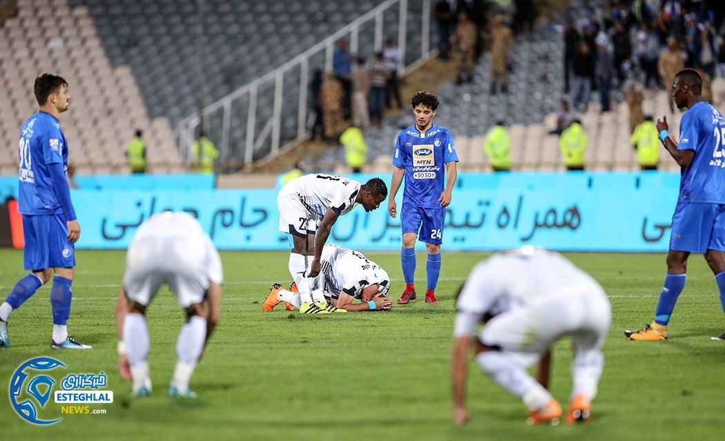 دیدار استقلال و پیکان