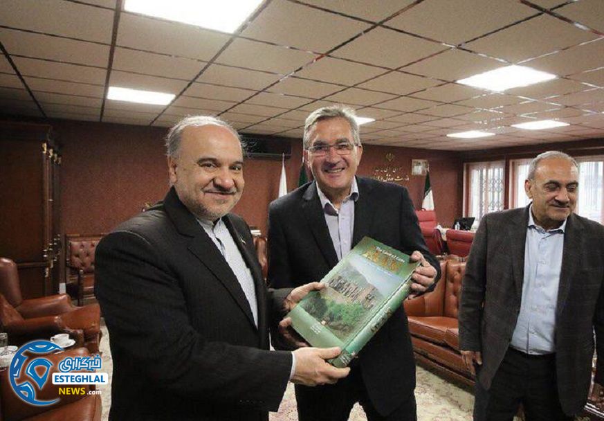 سرمربی کروات و وزیر ورزش