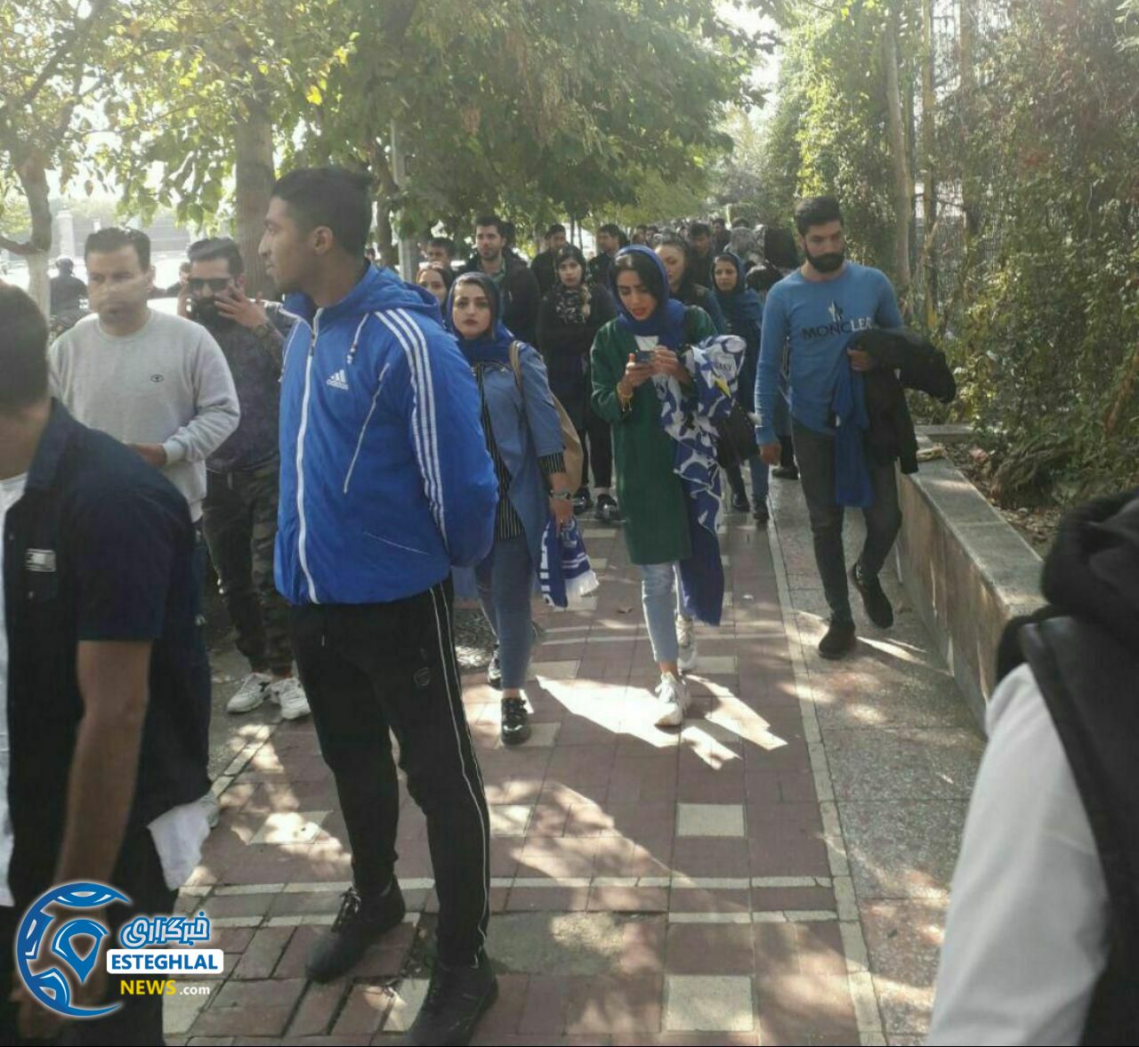 تجمع اعتراضی هواداران استقلال مقابل مجلس شورای اسلامی