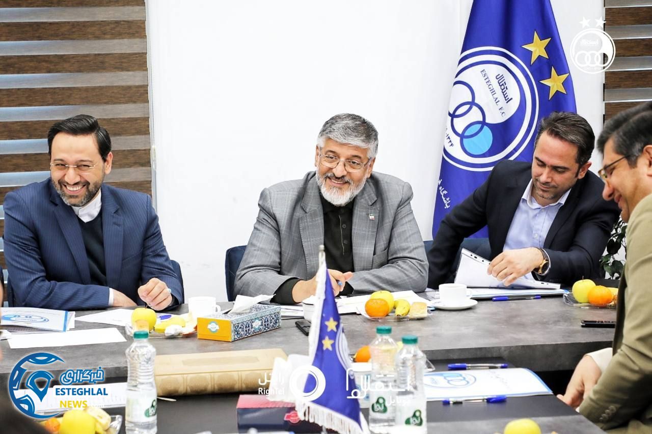 باشگاه استقلال(تاج)