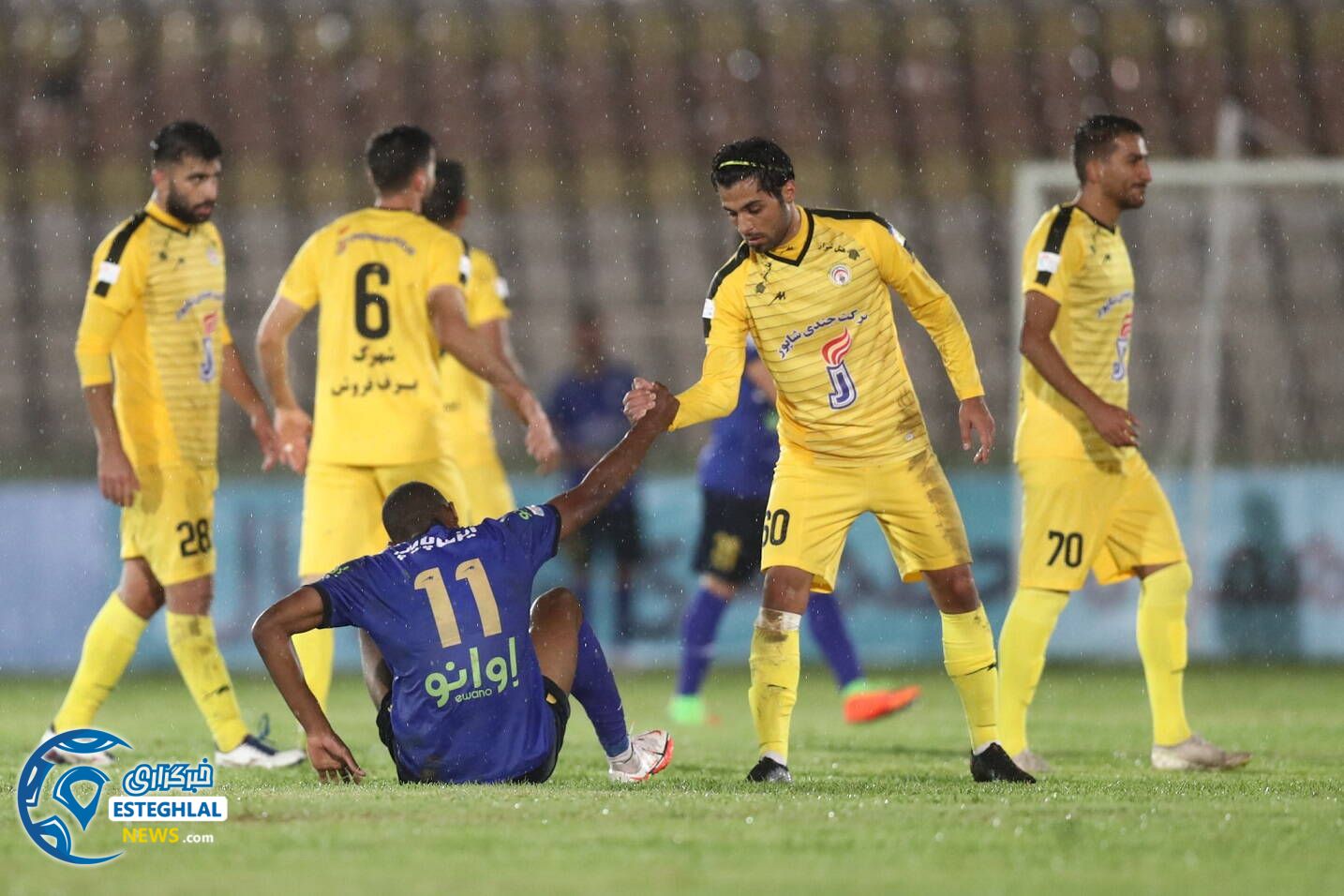 فجرسپاسی 1-1 استقلال