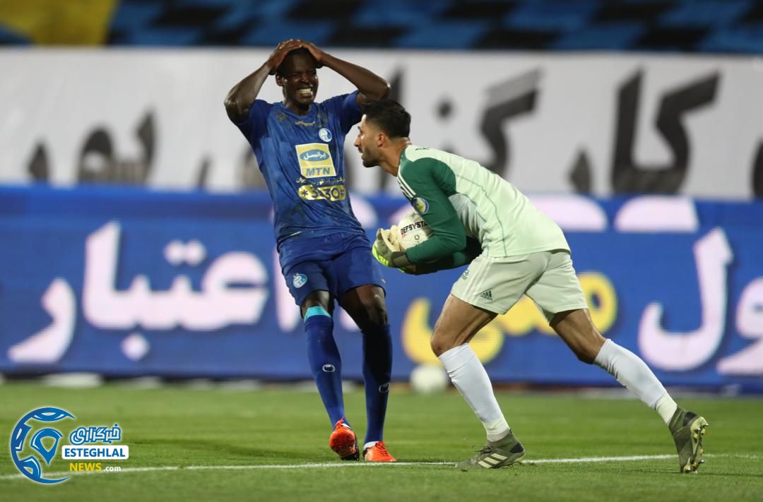 دیدار استقلال و تراکتور