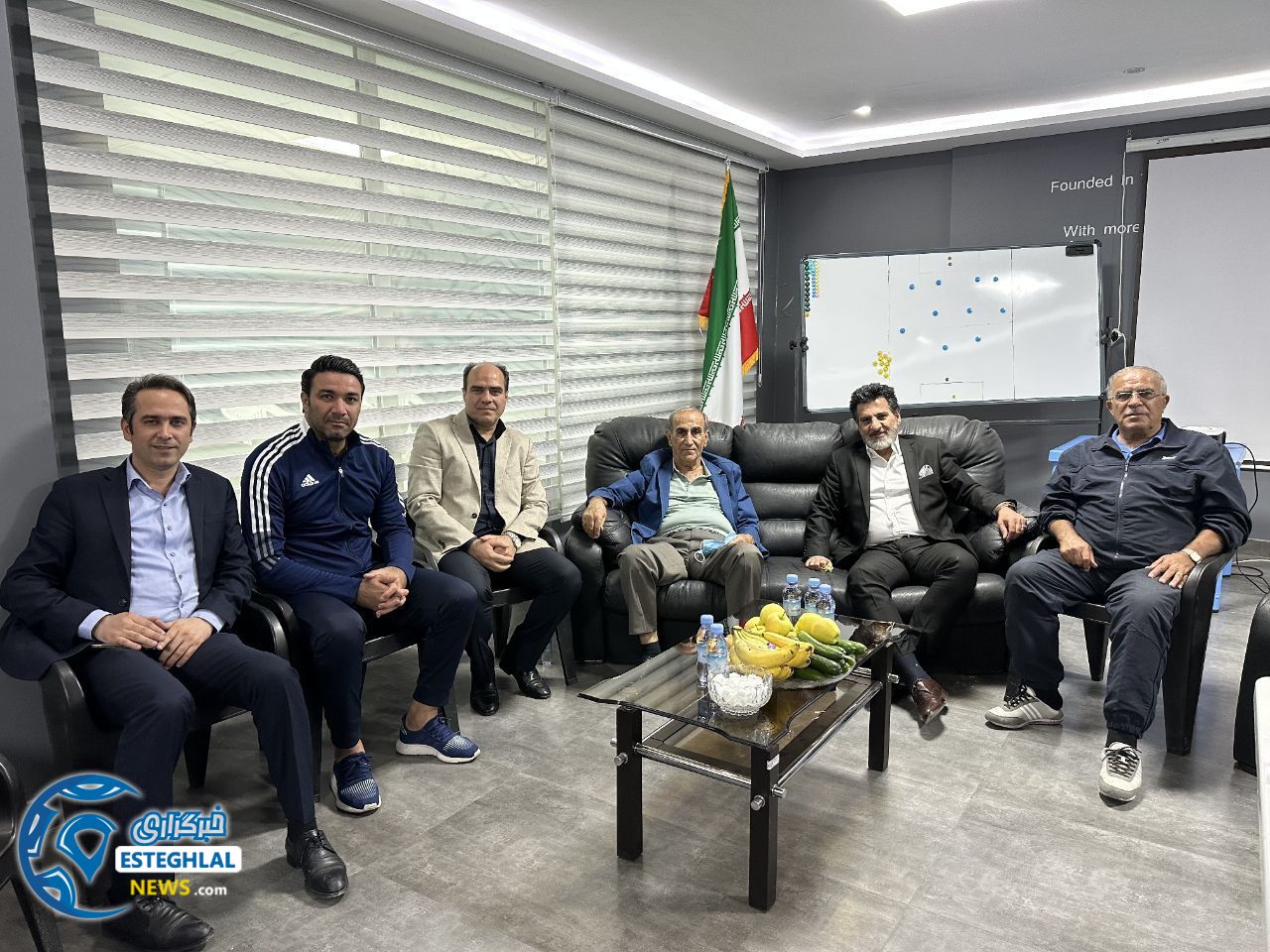 جلسه خطیر و نکونام با پیشکسوتان