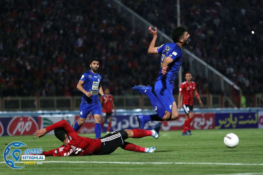 دیدار تراکتور و استقلال