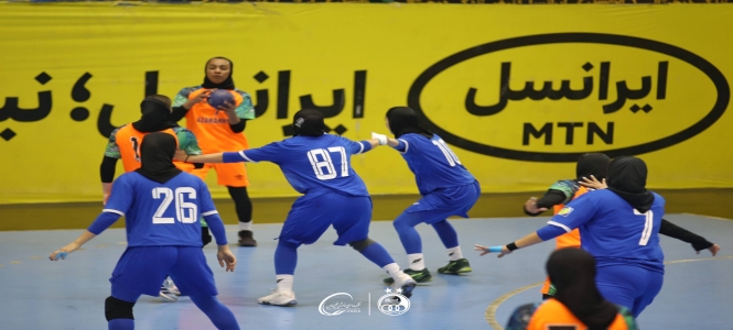 هندبال بانوان 1404/ پیروزی سپاهان و بافق، صدر جدول دست نخورد؛ سبقت نامی نو از استقلال و زاگرس!